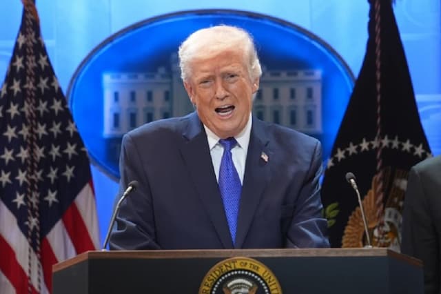 Trump Klaim AS Bisa Perang Lawan Iran Lebih dari Sebulan Trump Klaim AS Bisa Perang Lawan Iran Lebih dari Sebulan