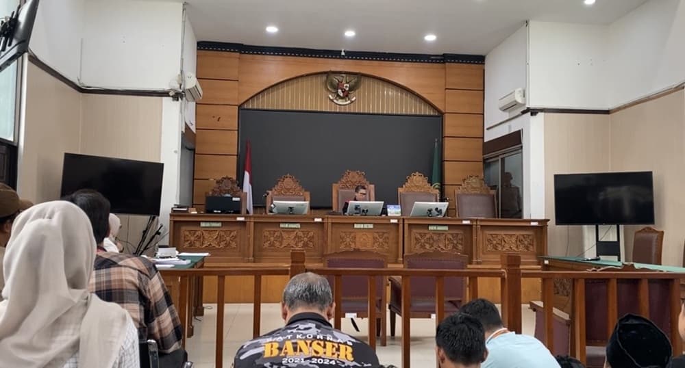 Momen Hakim Tegur Simpatisan Eks Menag Yaqut di PN Jaksel Momen Hakim Tegur Simpatisan Eks Menag Yaqut di PN Jaksel