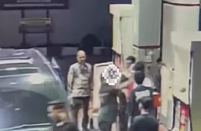 Viral Pria Ngaku Aparat Pukul Petugas SPBU di Cipinang Jaktim Viral Pria Ngaku Aparat Pukul Petugas SPBU di Cipinang Jaktim