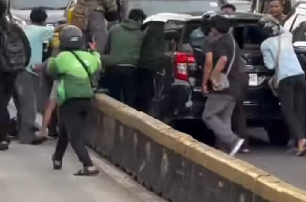 Pengemudi Mobil Lawan Arah di Jakpus Negatif Narkoba, Terancam Dihukum 4 Tahun Penjara Pengemudi Mobil Lawan Arah di Jakpus Negatif Narkoba, Terancam Dihukum 4 Tahun Penjara