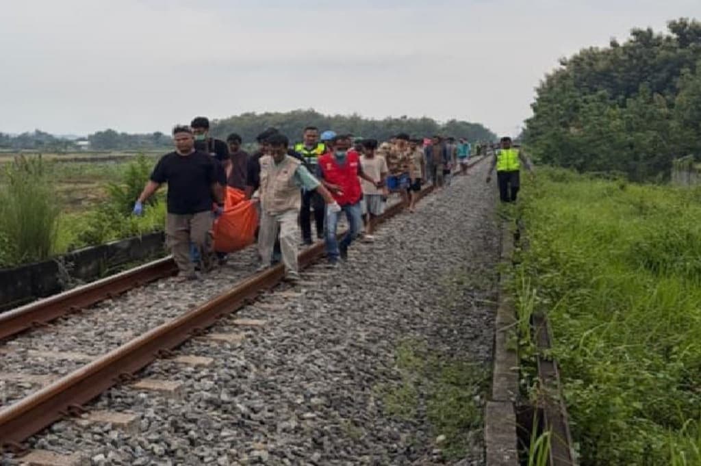 Tragis! Perempuan Tanpa Identitas Tewas Tertabrak Kereta Api Malabar di Sragen Tragis! Perempuan Tanpa Identitas Tewas Tertabrak Kereta Api Malabar di Sragen