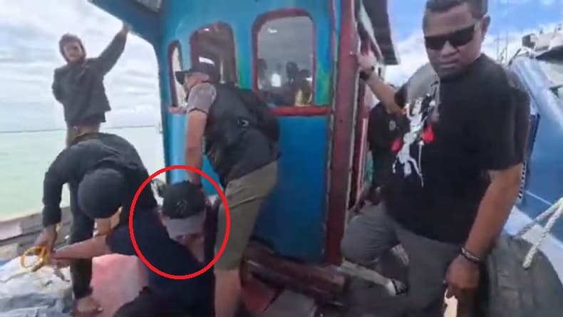 Detik-Detik Menegangkan Penangkapan Ko Erwin Pemasok Narkoba Mantan Kapolres Bima Kota Detik-Detik Menegangkan Penangkapan Ko Erwin Pemasok Narkoba Mantan Kapolres Bima Kota