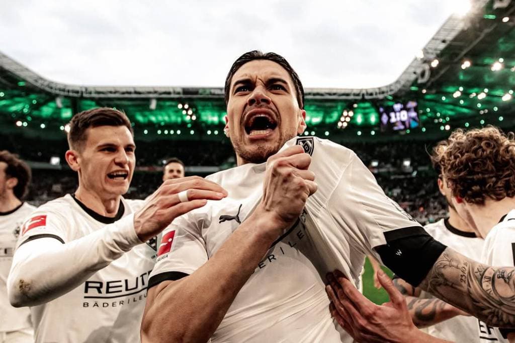 Kevin Diks Disorot usai Cetak Sejarah! Jadi Kapten Pertama dari Indonesia di Bundesliga Kevin Diks Disorot usai Cetak Sejarah! Jadi Kapten Pertama dari Indonesia di Bundesliga