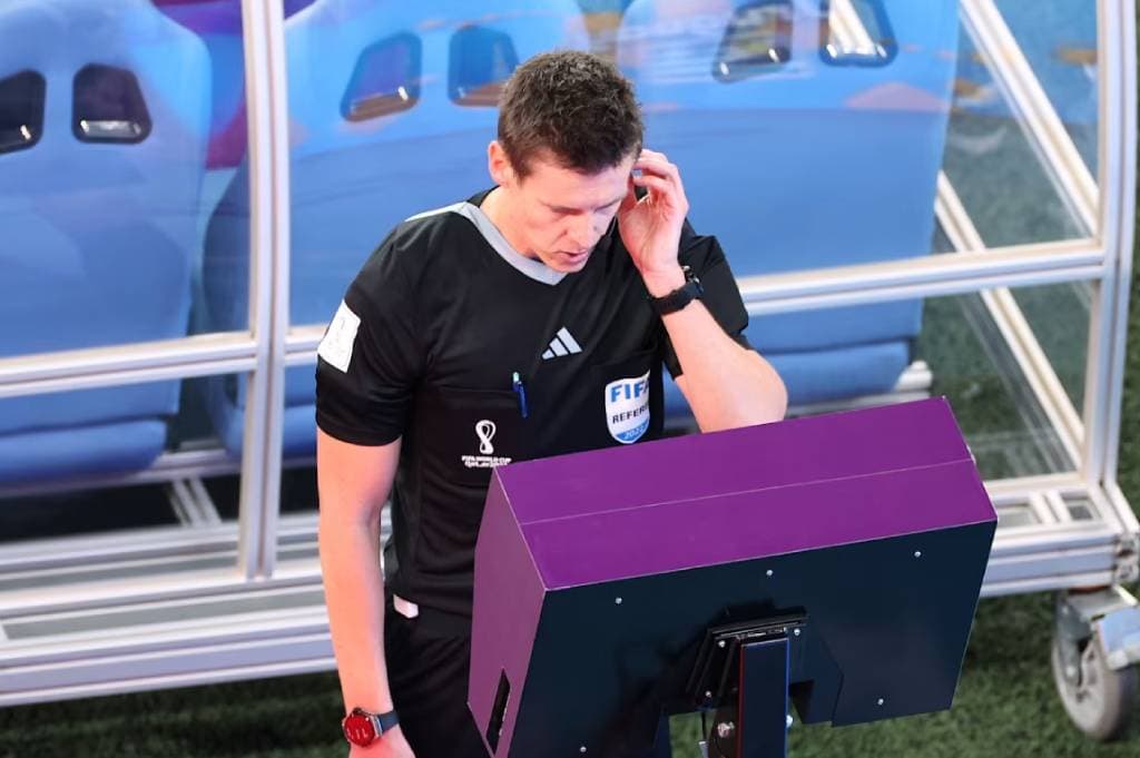 Resmi! Piala Dunia 2026 Terapkan Aturan VAR Baru, Pakai Teknologi Lebih Luas Resmi! Piala Dunia 2026 Terapkan Aturan VAR Baru, Pakai Teknologi Lebih Luas