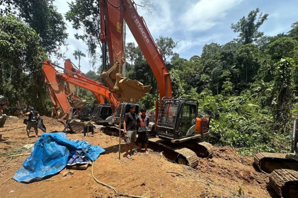 Polda Sumut Bongkar Tambang Emas Ilegal di Perbatasan Tapsel-Madina, 17 Orang Ditangkap Polda Sumut Bongkar Tambang Emas Ilegal di Perbatasan Tapsel-Madina, 17 Orang Ditangkap