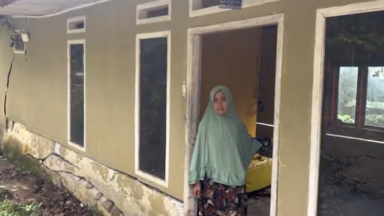 32 Rumah di Lebak Terancam Roboh akibat Pergeseran Tanah, Bangunan Retak 32 Rumah di Lebak Terancam Roboh akibat Pergeseran Tanah, Bangunan Retak