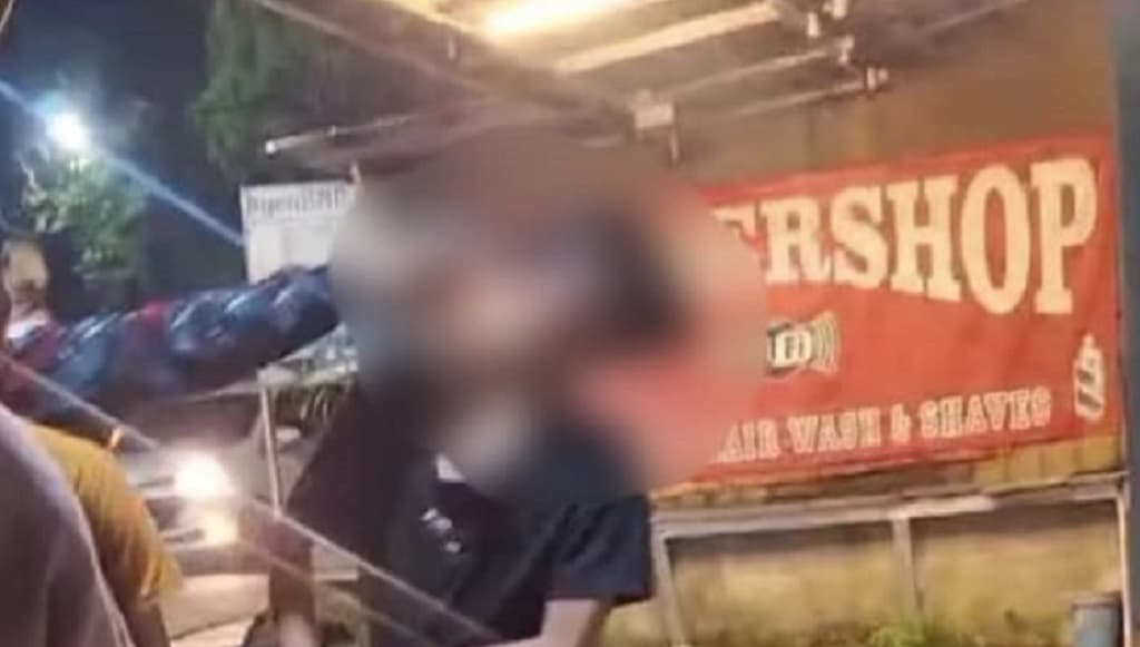 Viral Pria Todongkan Pistol ke Sopir Taksi Online di Tangsel, Pelaku Ternyata TNI Viral Pria Todongkan Pistol ke Sopir Taksi Online di Tangsel, Pelaku Ternyata TNI