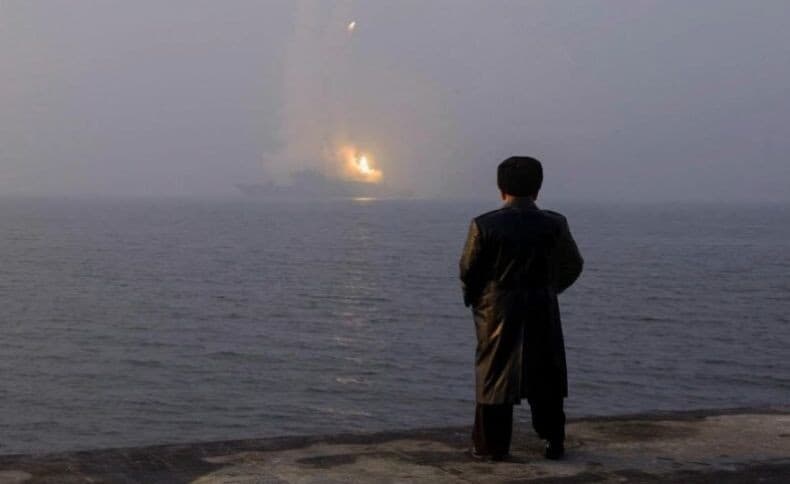 Tak Ingin seperti Iran Diserang AS-Israel, Kim Jong Un Pamer Kapal Perang dan Rudal Baru Tak Ingin seperti Iran Diserang AS-Israel, Kim Jong Un Pamer Kapal Perang dan Rudal Baru