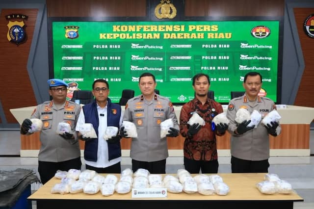 Polda Riau Bongkar Peredaran Heroin 22,7 Kg, 2 Tersangka Ditangkap Polda Riau Bongkar Peredaran Heroin 22,7 Kg, 2 Tersangka Ditangkap