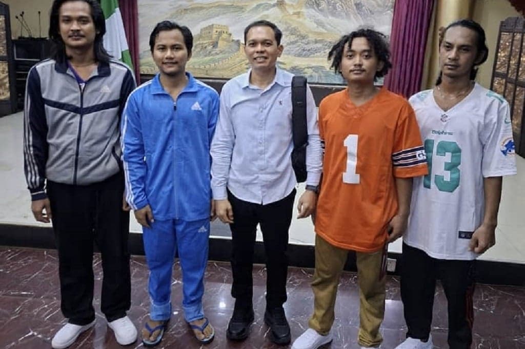 Dramatis! TNI Berhasil Bebaskan 4 ABK WNI yang Diculik Perompak di Gabon Dramatis! TNI Berhasil Bebaskan 4 ABK WNI yang Diculik Perompak di Gabon