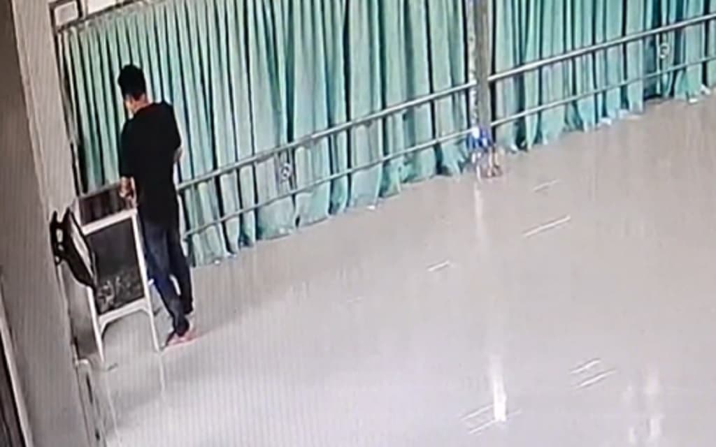 Viral Pasutri Bawa Anak Bobol Kotak Infak Masjid di Labuhanbatu Utara, Modus Salat Viral Pasutri Bawa Anak Bobol Kotak Infak Masjid di Labuhanbatu Utara, Modus Salat