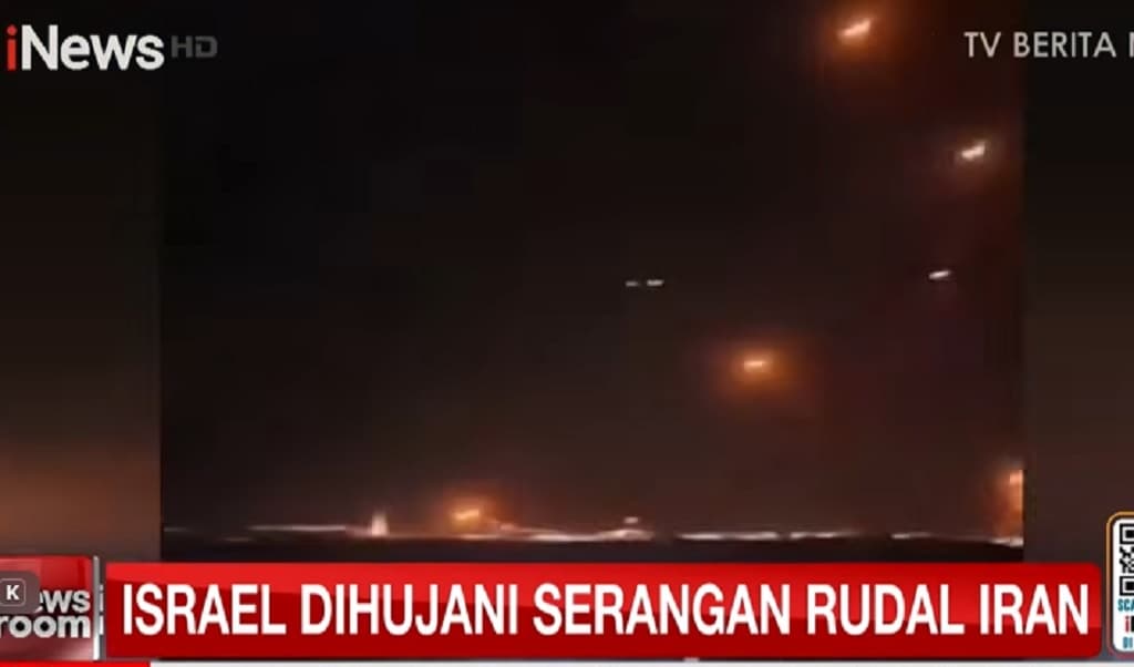 Iran Hujani Israel dengan Rudal Balistik, Kilang Minyak Bahrain Ikut Meledak Iran Hujani Israel dengan Rudal Balistik, Kilang Minyak Bahrain Ikut Meledak