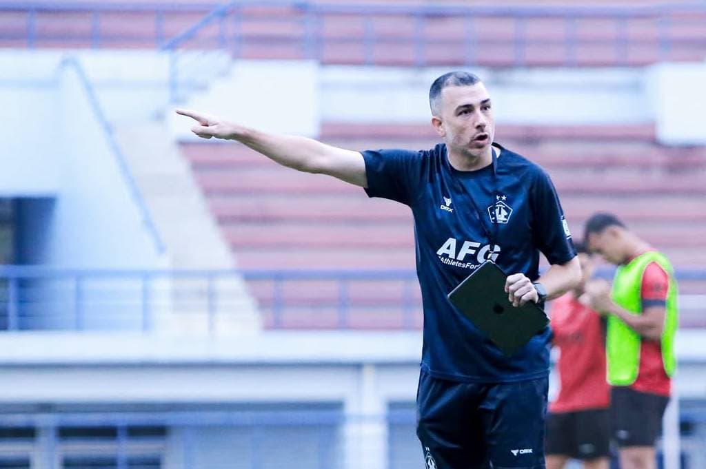 Persik Kediri Dibantai Persib 0-3, Marcos Reina Ungkap Penyebab Kekalahan Macan Putih Persik Kediri Dibantai Persib 0-3, Marcos Reina Ungkap Penyebab Kekalahan Macan Putih