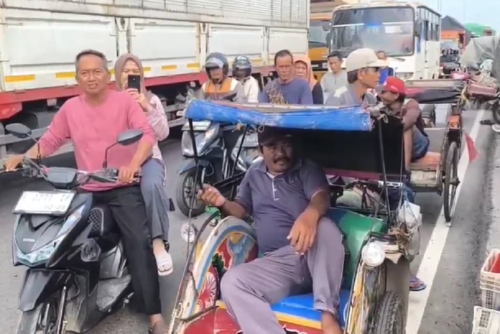 Dilarang Beroperasi saat Arus Mudik, Tukang Becak di Cirebon Tagih Kompensasi Dilarang Beroperasi saat Arus Mudik, Tukang Becak di Cirebon Tagih Kompensasi