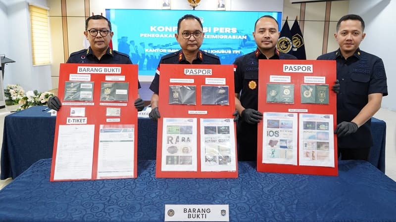 Imigrasi Soetta Ungkap Tiga Kasus Penggunaan Paspor Palsu oleh WNA Imigrasi Soetta Ungkap Tiga Kasus Penggunaan Paspor Palsu oleh WNA