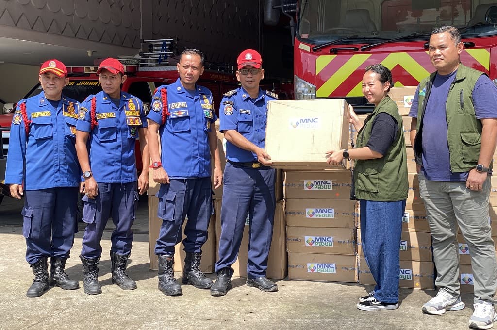 MNC Peduli Salurkan Masker ke Petugas Damkar Tebet, Dukung Tugas Kemanusiaan MNC Peduli Salurkan Masker ke Petugas Damkar Tebet, Dukung Tugas Kemanusiaan