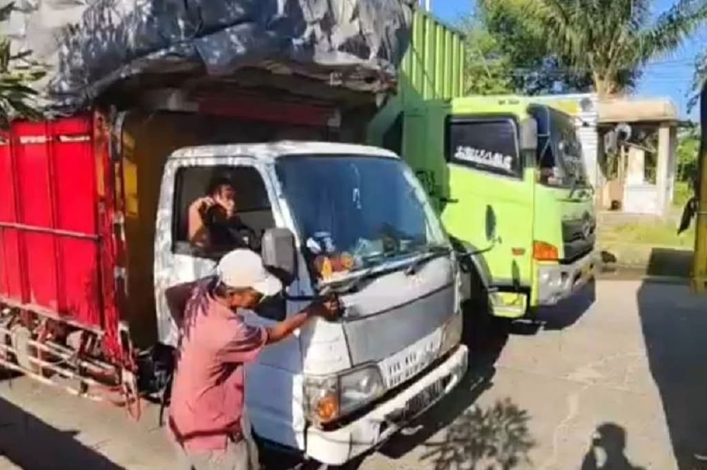 Mudik Lebaran, Ratusan Truk Antre di Pelabuhan Ciwandan Tunggu Kapal Penyeberangan Mudik Lebaran, Ratusan Truk Antre di Pelabuhan Ciwandan Tunggu Kapal Penyeberangan