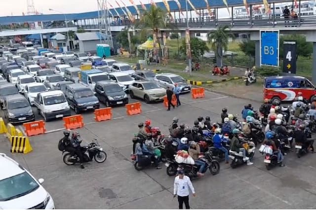 Macet Horor di Gilimanuk! Pemudik Butuh 15 Jam untuk Capai Dermaga Penyeberangan Macet Horor di Gilimanuk! Pemudik Butuh 15 Jam untuk Capai Dermaga Penyeberangan
