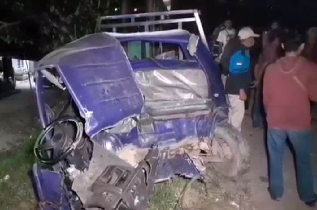 Mobil Pikap Tertabrak KRL usai Terobos Pelintasan di Parungpanjang, 3 Penumpang Loncat Mobil Pikap Tertabrak KRL usai Terobos Pelintasan di Parungpanjang, 3 Penumpang Loncat