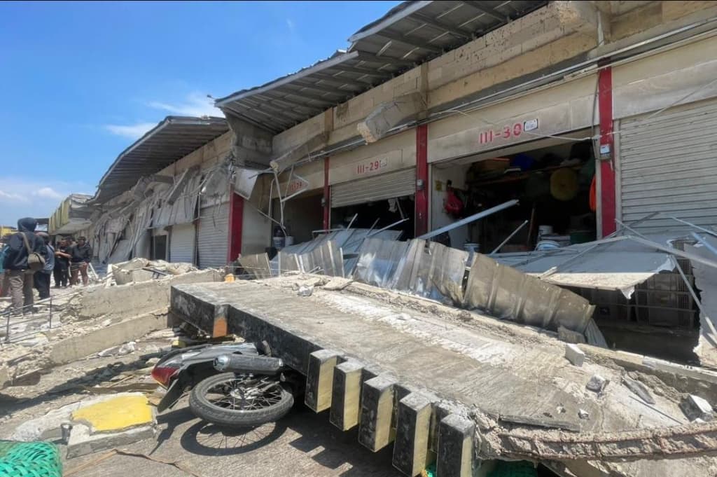 Atap Pasar Soreang Bandung Ambruk, 4 Orang Jadi Korban 1 Tewas Atap Pasar Soreang Bandung Ambruk, 4 Orang Jadi Korban 1 Tewas