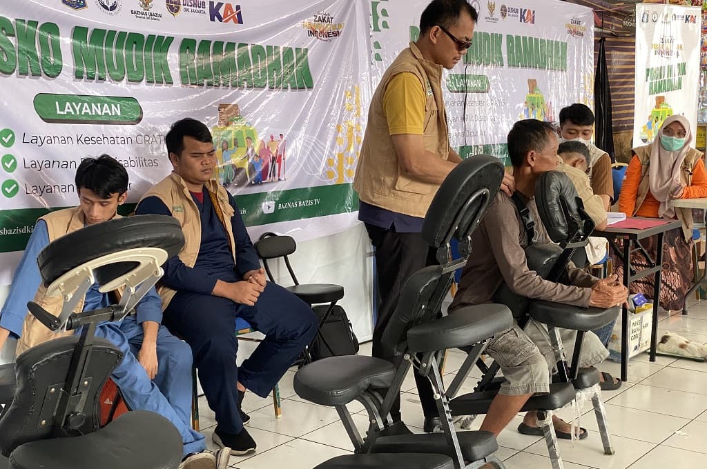 Mantap! Terminal Kampung Rambutan Sediakan Pijat Gratis untuk Pemudik Mantap! Terminal Kampung Rambutan Sediakan Pijat Gratis untuk Pemudik