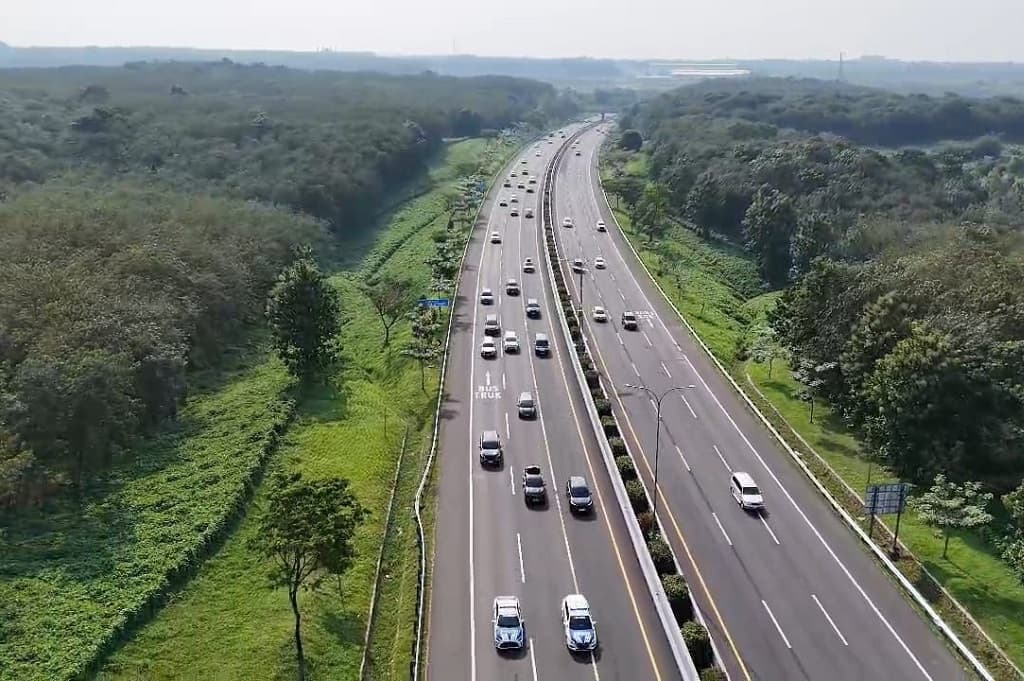 Puncak Mudik Tiba, Volume Kendaraan di Tol Cipali Melonjak 2 Kali Lipat Puncak Mudik Tiba, Volume Kendaraan di Tol Cipali Melonjak 2 Kali Lipat
