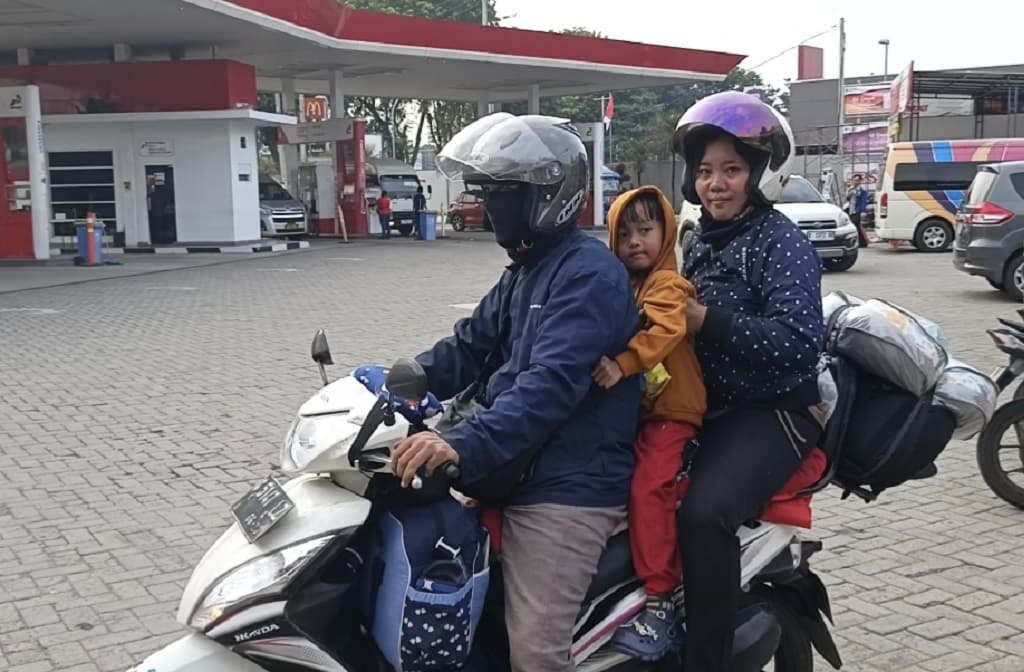 Turuti Kemauan Anak, Pasutri asal Tangerang Mudik Naik Motor ke Brebes Turuti Kemauan Anak, Pasutri asal Tangerang Mudik Naik Motor ke Brebes