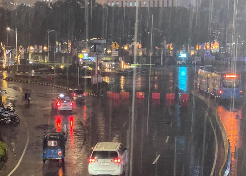 Polisi Mulai Tutup Jalan MH Thamrin Jelang Festival Bedug dan Pawai Obor Polisi Mulai Tutup Jalan MH Thamrin Jelang Festival Bedug dan Pawai Obor