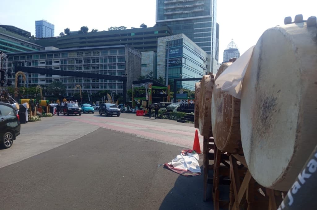 Penampakan Ribuan Bedug Padati Bundaran HI Jelang Malam Takbiran Penampakan Ribuan Bedug Padati Bundaran HI Jelang Malam Takbiran