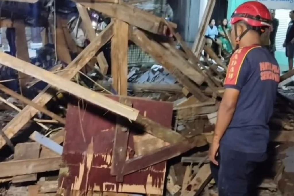 Ngeri! Ledakan Petasan Jumbo Hancurkan Rumah di Pekalongan, 9 Remaja Terluka Ngeri! Ledakan Petasan Jumbo Hancurkan Rumah di Pekalongan, 9 Remaja Terluka