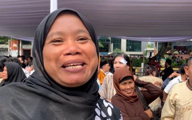 Warga Berbondong Antre Halalbihalal di Istana: Mau Ketemu Prabowo-Dapat Sembako Warga Berbondong Antre Halalbihalal di Istana: Mau Ketemu Prabowo-Dapat Sembako