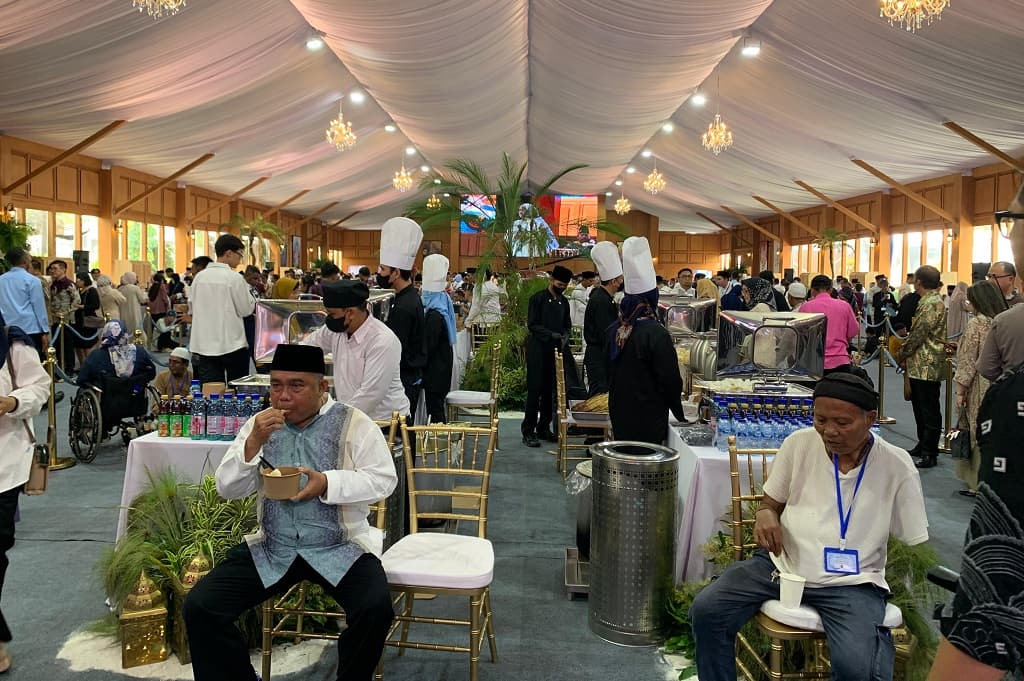 Lezat! Menu yang Disajikan Prabowo buat Warga saat Open House: Opor hingga Empal Gentong Lezat! Menu yang Disajikan Prabowo buat Warga saat Open House: Opor hingga Empal Gentong