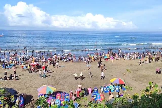 Libur Lebaran, Pantai Pangandaran Ramai Diserbu Wisatawan Libur Lebaran, Pantai Pangandaran Ramai Diserbu Wisatawan