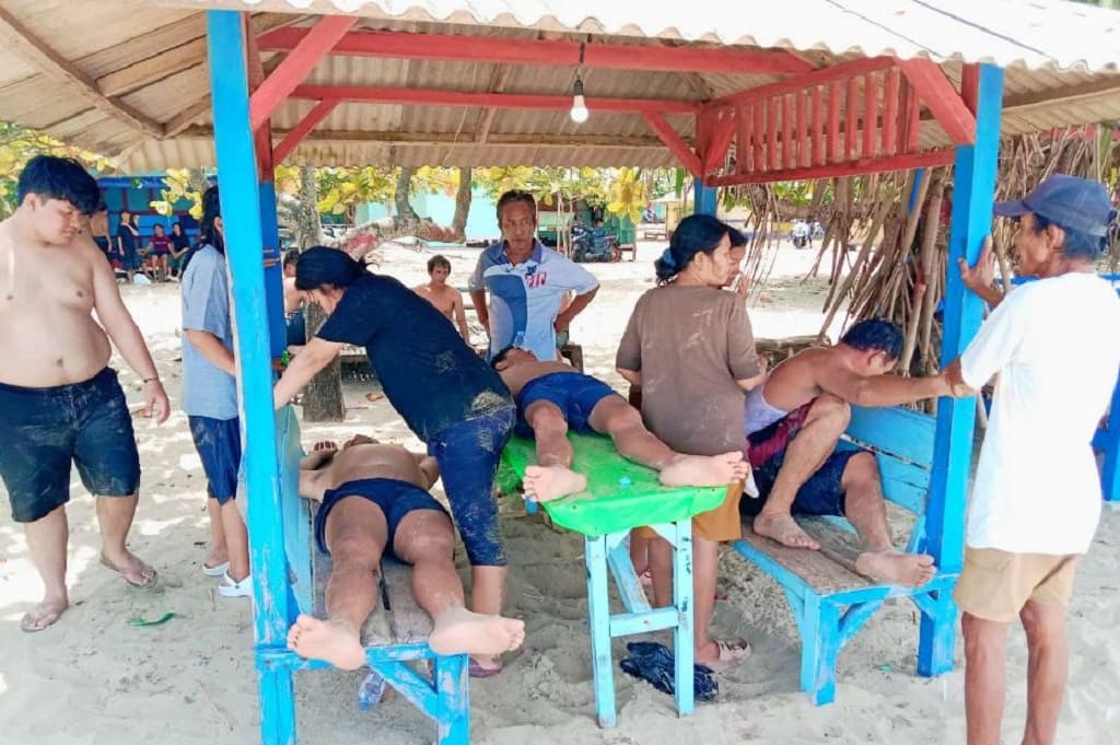 4 Wisatawan Jakarta Terseret Ombak di Pantai Ciantir Lebak, Evakuasi Menegangkan 4 Wisatawan Jakarta Terseret Ombak di Pantai Ciantir Lebak, Evakuasi Menegangkan