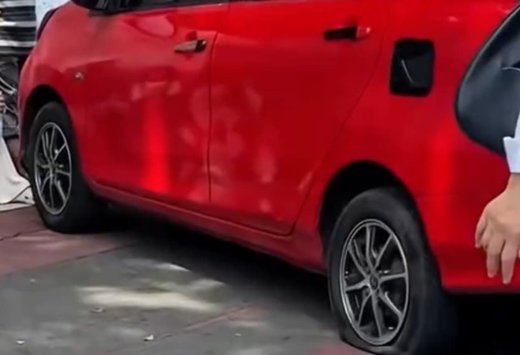 Viral Mobil Parkir Liar di Monas Dikempesi, Ini Penjelasan Dishub Viral Mobil Parkir Liar di Monas Dikempesi, Ini Penjelasan Dishub