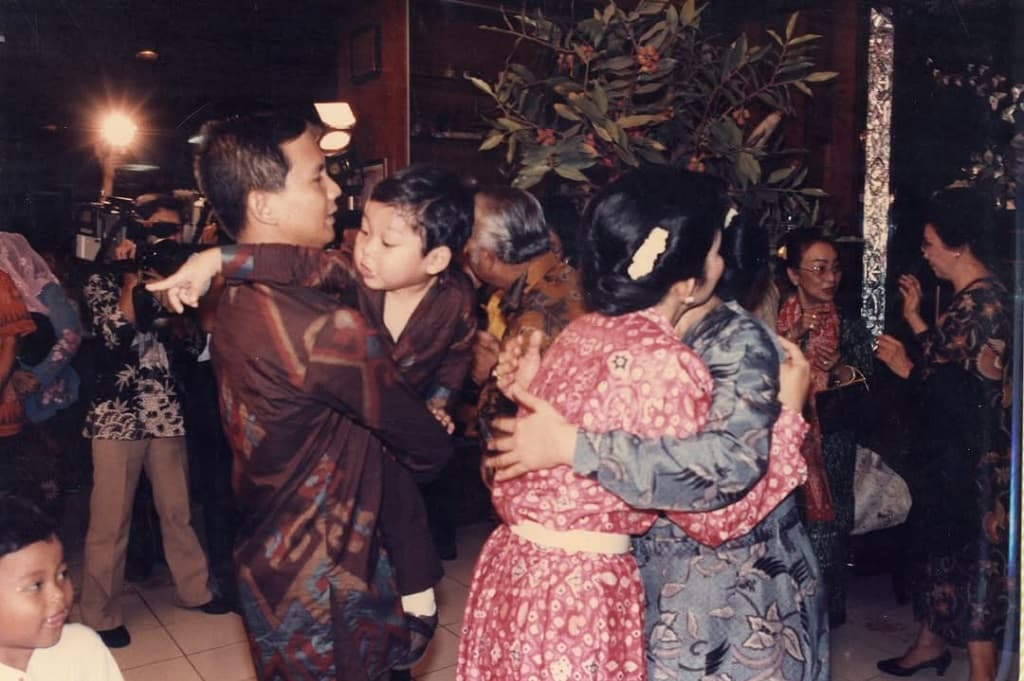 Prabowo Rayakan Ultah Didit Bareng Titiek, Unggah Foto Masa Kecil Sang Anak Prabowo Rayakan Ultah Didit Bareng Titiek, Unggah Foto Masa Kecil Sang Anak
