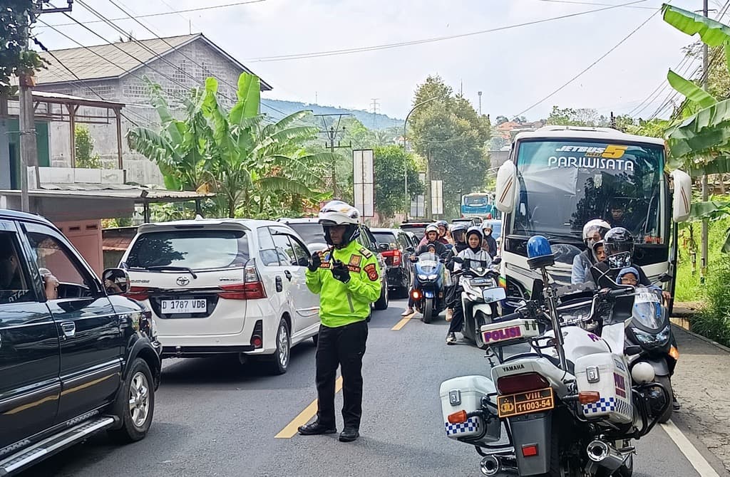 Arus Balik Padati Lingkar Gentong, Kemacetan Mengular hingga 22 Km Arus Balik Padati Lingkar Gentong, Kemacetan Mengular hingga 22 Km