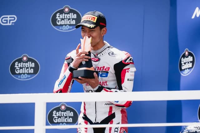 Veda Ega Cetak Sejarah di Moto3 Brasil 2026, Langsung Diguyur Bonus Fantastis Veda Ega Cetak Sejarah di Moto3 Brasil 2026, Langsung Diguyur Bonus Fantastis