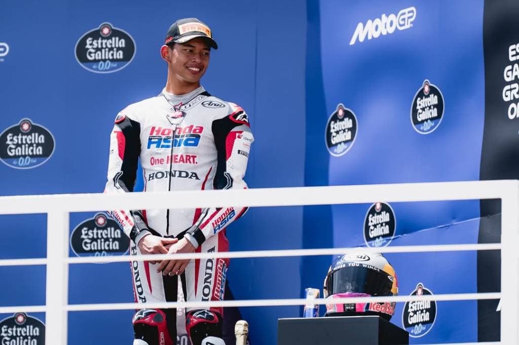 Veda Ega Terharu Usai Cetak Sejarah untuk Indonesia di Moto3 Veda Ega Terharu Usai Cetak Sejarah untuk Indonesia di Moto3
