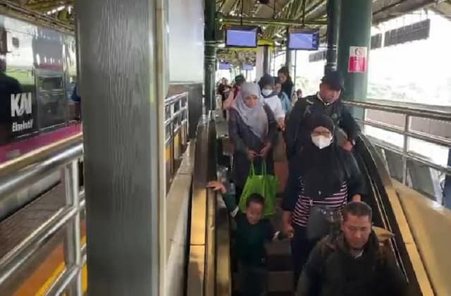 H+4 Lebaran, 16.061 Penumpang Tiba di Stasiun Gambir H+4 Lebaran, 16.061 Penumpang Tiba di Stasiun Gambir