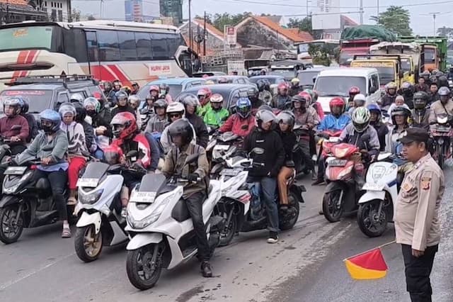 Arus Balik Lebaran, 70.000 Pemudik Motor Padati Jalur Pantura Cirebon Arus Balik Lebaran, 70.000 Pemudik Motor Padati Jalur Pantura Cirebon
