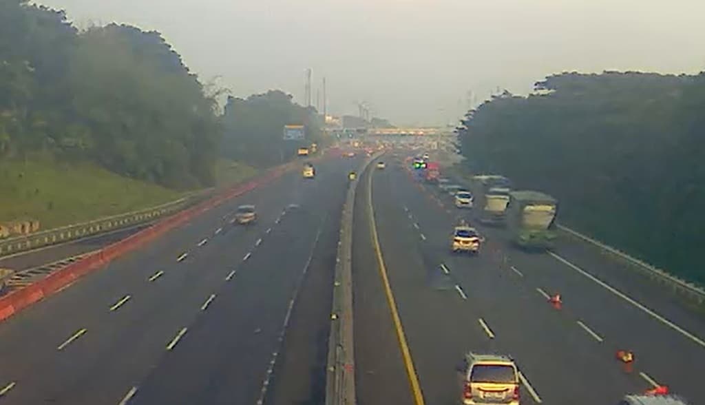 Puncak Arus Balik Gelombang 2, Contraflow Diterapkan di Tol Japek Pagi Ini Puncak Arus Balik Gelombang 2, Contraflow Diterapkan di Tol Japek Pagi Ini