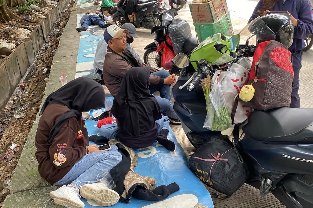 Cerita Pemudik Motor Banyak Istirahat di Jalan agar 2 Anaknya Tak Kelelahan Cerita Pemudik Motor Banyak Istirahat di Jalan agar 2 Anaknya Tak Kelelahan