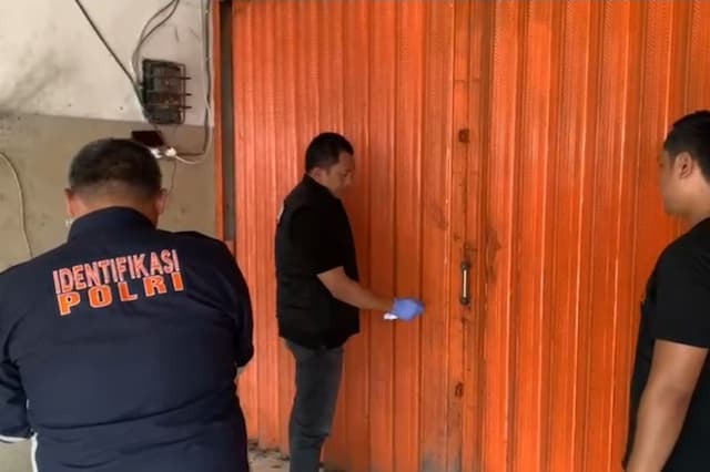 Geger! Mayat Korban Mutilasi Ditemukan dalam Freezer di Kios Ayam Geprek Bekasi Geger! Mayat Korban Mutilasi Ditemukan dalam Freezer di Kios Ayam Geprek Bekasi