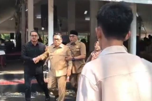 Viral Wakil Bupati Lebak Marah Diduga gegara Disebut Bupati sebagai Mantan Napi Viral Wakil Bupati Lebak Marah Diduga gegara Disebut Bupati sebagai Mantan Napi