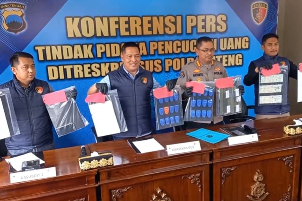 Polda Jateng Bongkar Kasus TPPU Modus Investasi Fiktif Sarang Walet, Korban Rugi Rp78 Miliar Polda Jateng Bongkar Kasus TPPU Modus Investasi Fiktif Sarang Walet, Korban Rugi Rp78 Miliar
