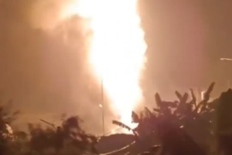 Kebakaran Hebat Landa Stasiun Pengisian Gas Elpiji di Bekasi, Warga Panik Berhamburan Kebakaran Hebat Landa Stasiun Pengisian Gas Elpiji di Bekasi, Warga Panik Berhamburan