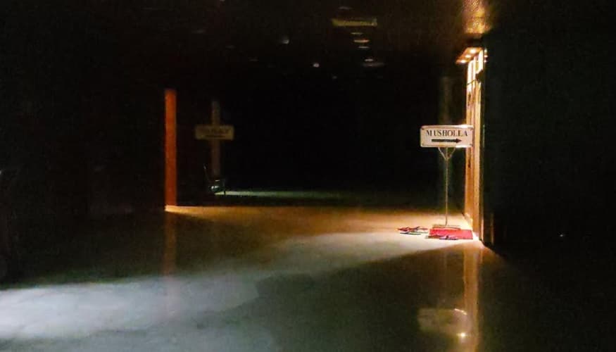 Penampakan Gedung DPR di Tengah Efisiensi, Lampu Dimatikan sejak Sore Hari Penampakan Gedung DPR di Tengah Efisiensi, Lampu Dimatikan sejak Sore Hari