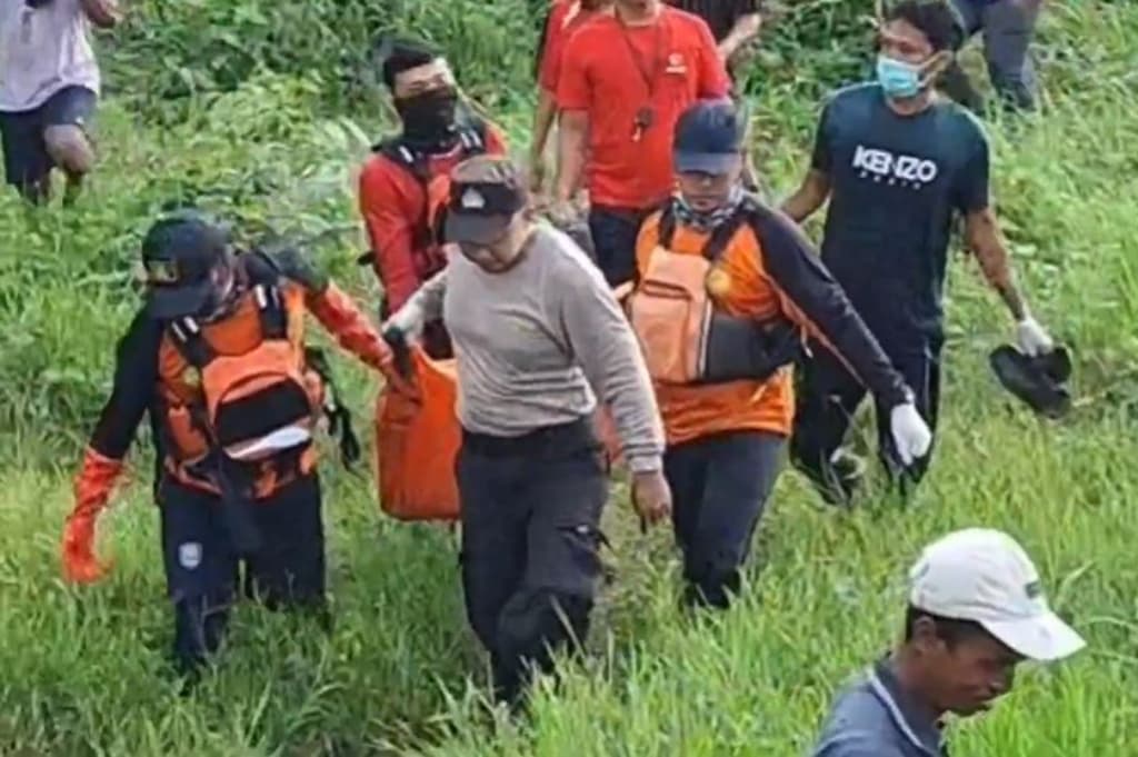 Tragis! Ibu dan Anak Tewas Tenggelam di Sungai Tonjung Bangkalan, Jasad Ditemukan Terpisah Tragis! Ibu dan Anak Tewas Tenggelam di Sungai Tonjung Bangkalan, Jasad Ditemukan Terpisah