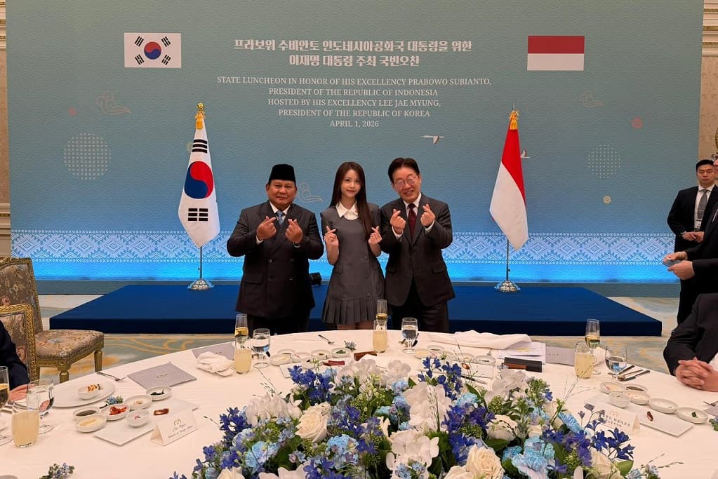 Momen Prabowo Bertemu Carmen Hearts2Hearts di Korsel, Kompak Pose Finger Heart Momen Prabowo Bertemu Carmen Hearts2Hearts di Korsel, Kompak Pose Finger Heart